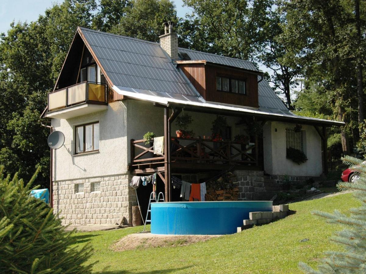 Villa House With The Pool And Fenced Garden à Hnanice  Extérieur photo